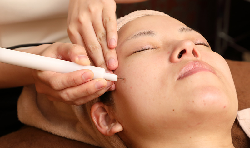 シミをきれいにするなら医療機関（美容クリニック）がいいの？それともエステサロンがいいの？